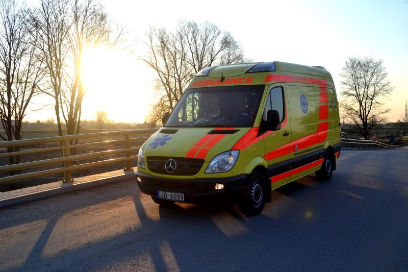 NMPD operatīvais medicīniskais auto uz tilta
