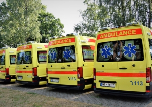 operatīvie medicīniskie auto rindā