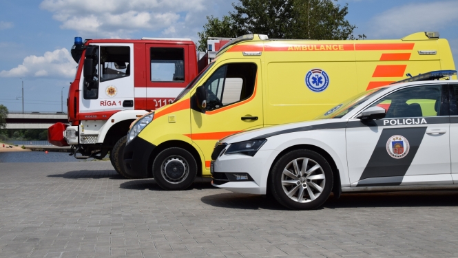 Operatīvo dienestu automašīnas Lucavsalā