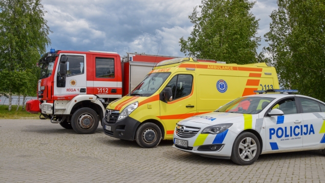 visu trīs operatīvo dienestu auto