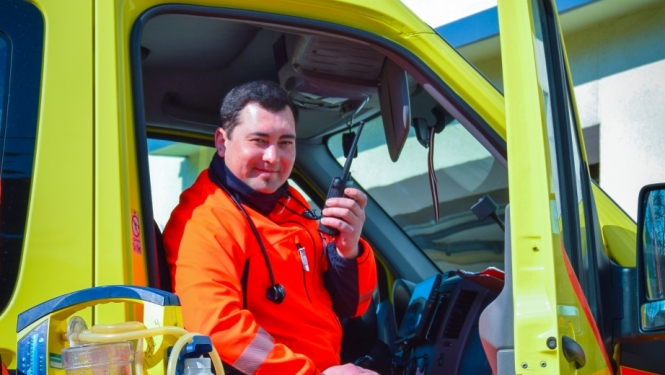 Rustams Junusovs operatīvajā medicīniskajā auto