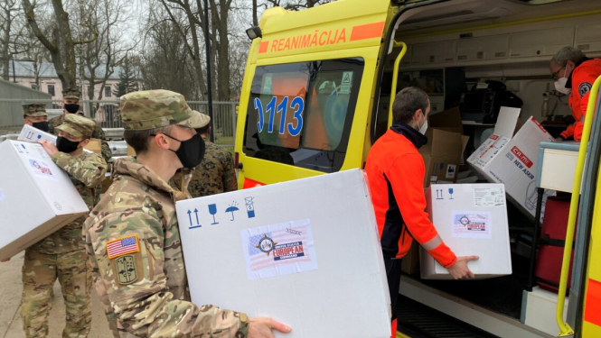 ASV vēstniecības pārstāvji liek NMPD opratīvajā auto portatīvās plaušu mākslīgās ventilācijas iekārtas