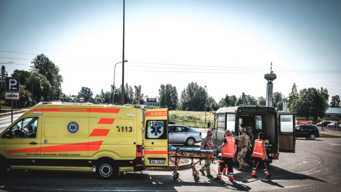 NMPD operatīvais auto, mediķi un Zemessardze