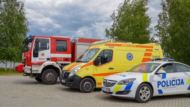 visu trīs operatīvo dienestu auto