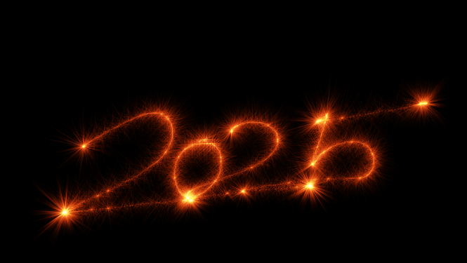 2025. gada uzraksts tumsā, kas veidots ar gaismiņām