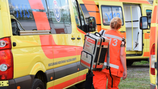 Mediķe ar somu dodas uz operatīvo auto