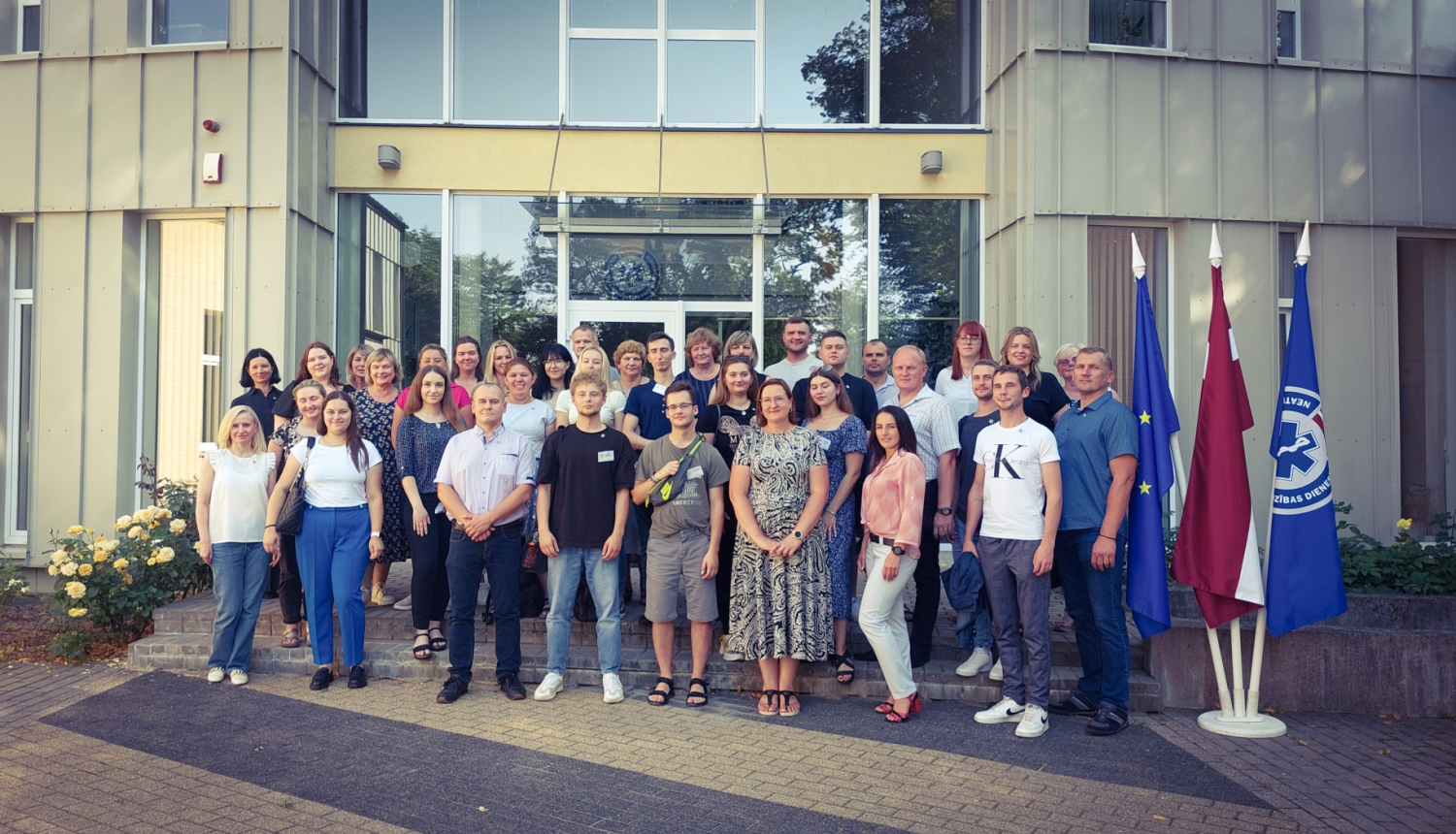 Jaunie NMPD darbinieki kopā ar direktori