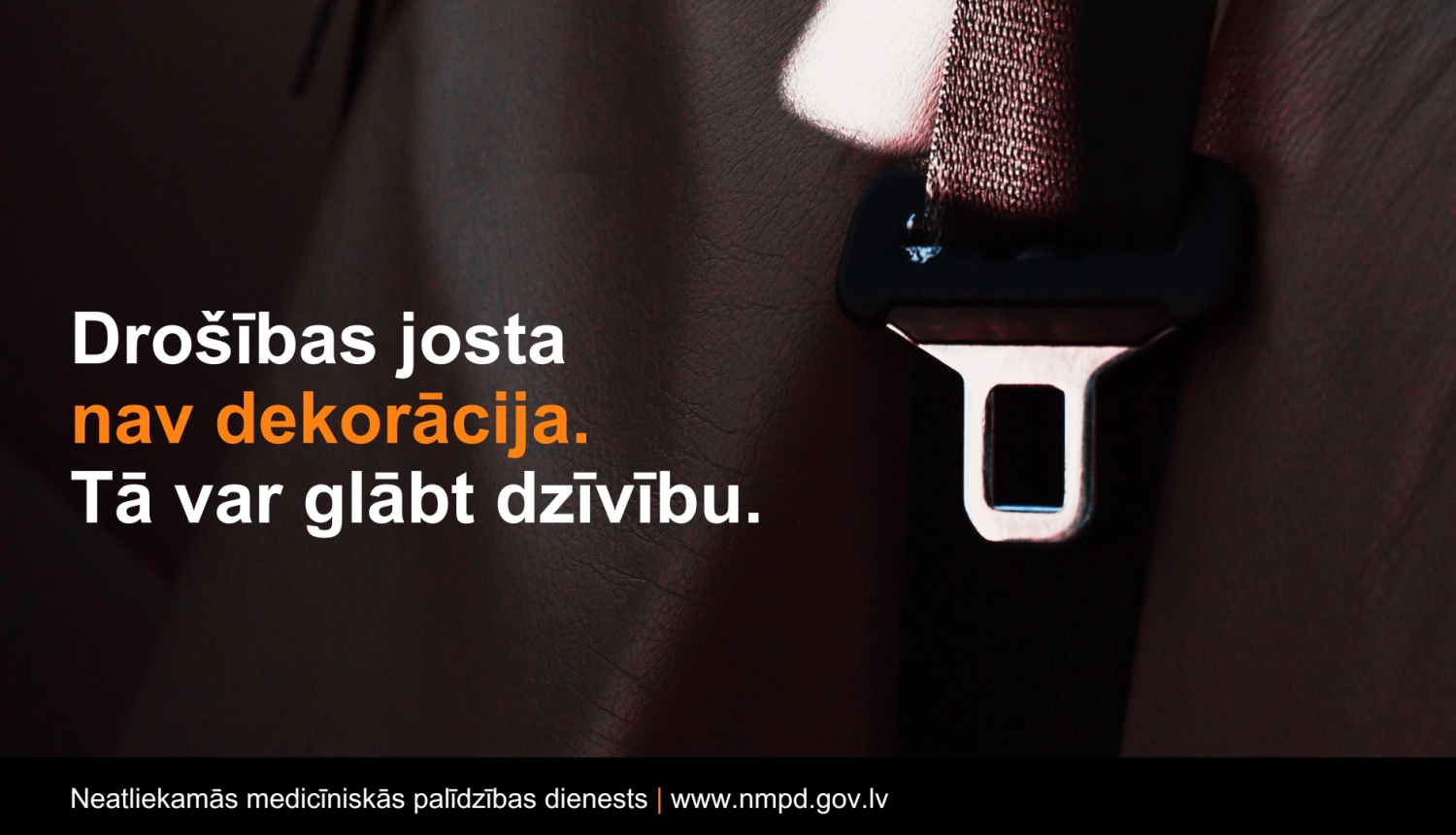 Drošības josta nav dekorācija. Tā var glābt dzīvību. Bildē redzama auto drošības josta tuvplānā