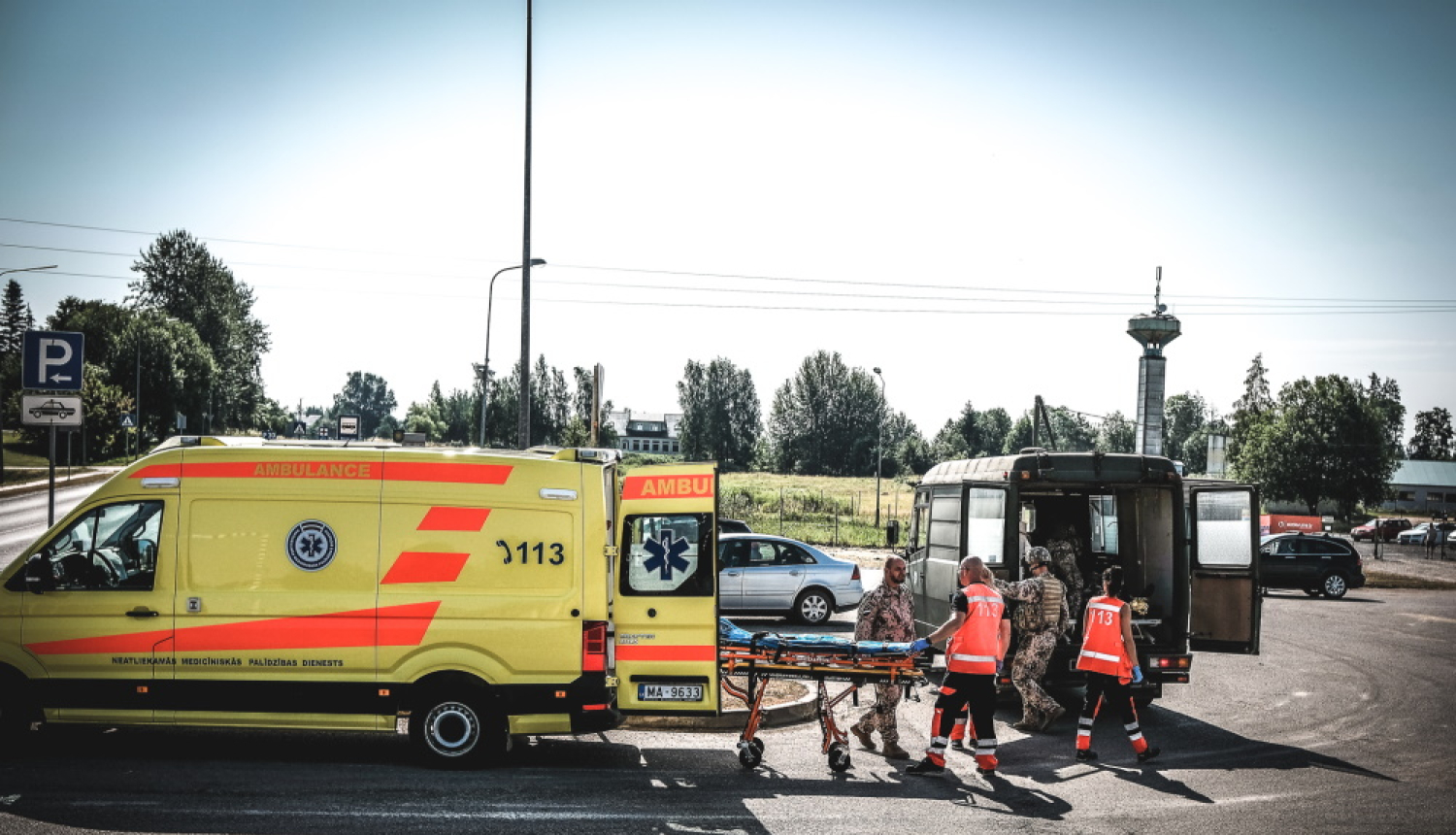 NMPD operatīvais auto, mediķi un Zemessardze