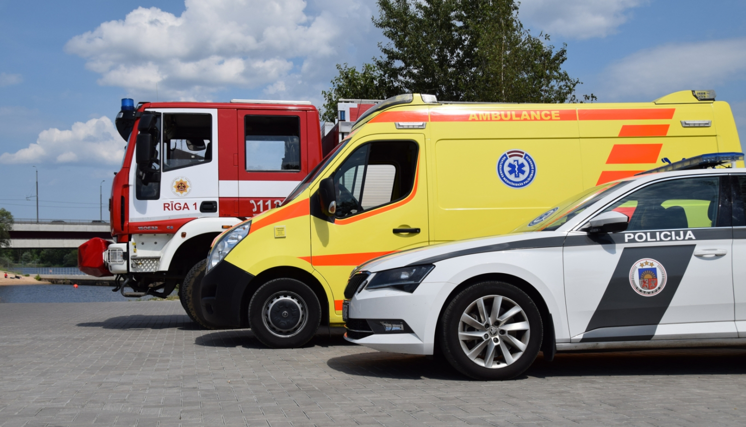 Operatīvo dienestu automašīnas Lucavsalā