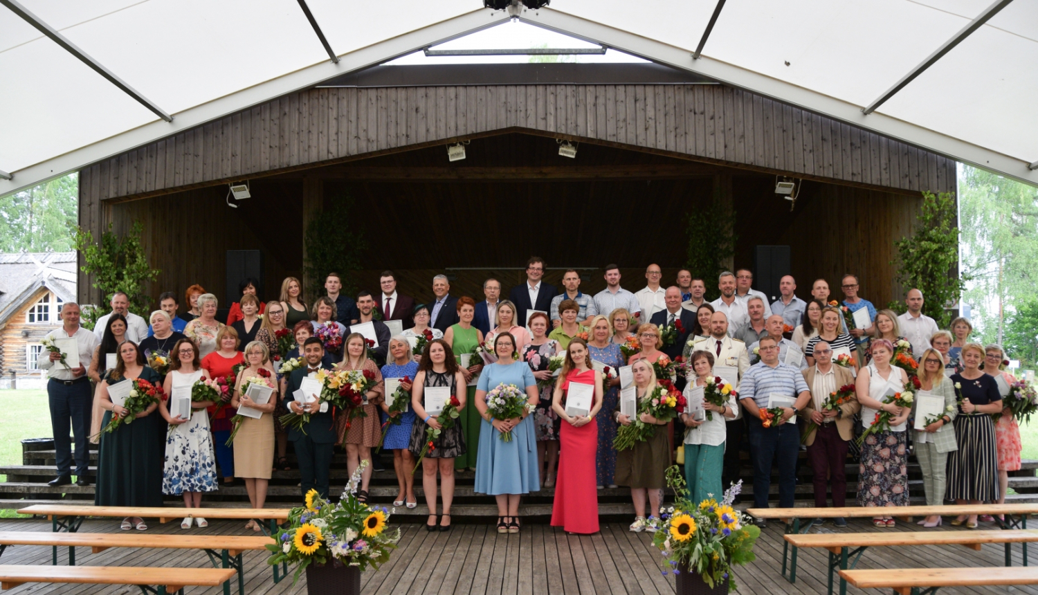 Foto ar visiem apbalvotajiem 2022