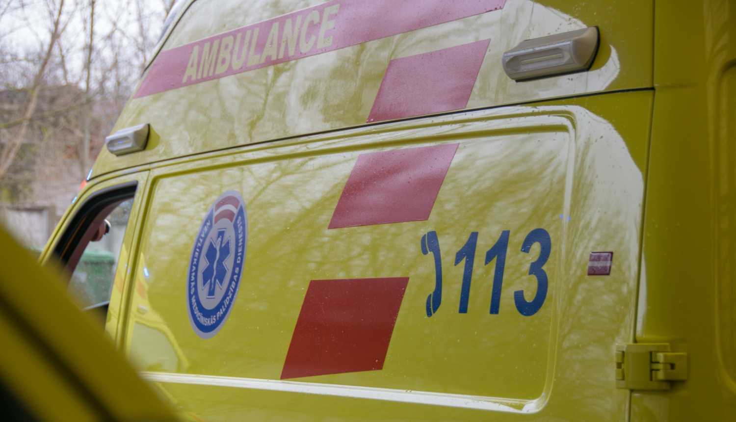 NMPD operatīvā auto sāns, ar NMPD logo un 113 uzrakstu