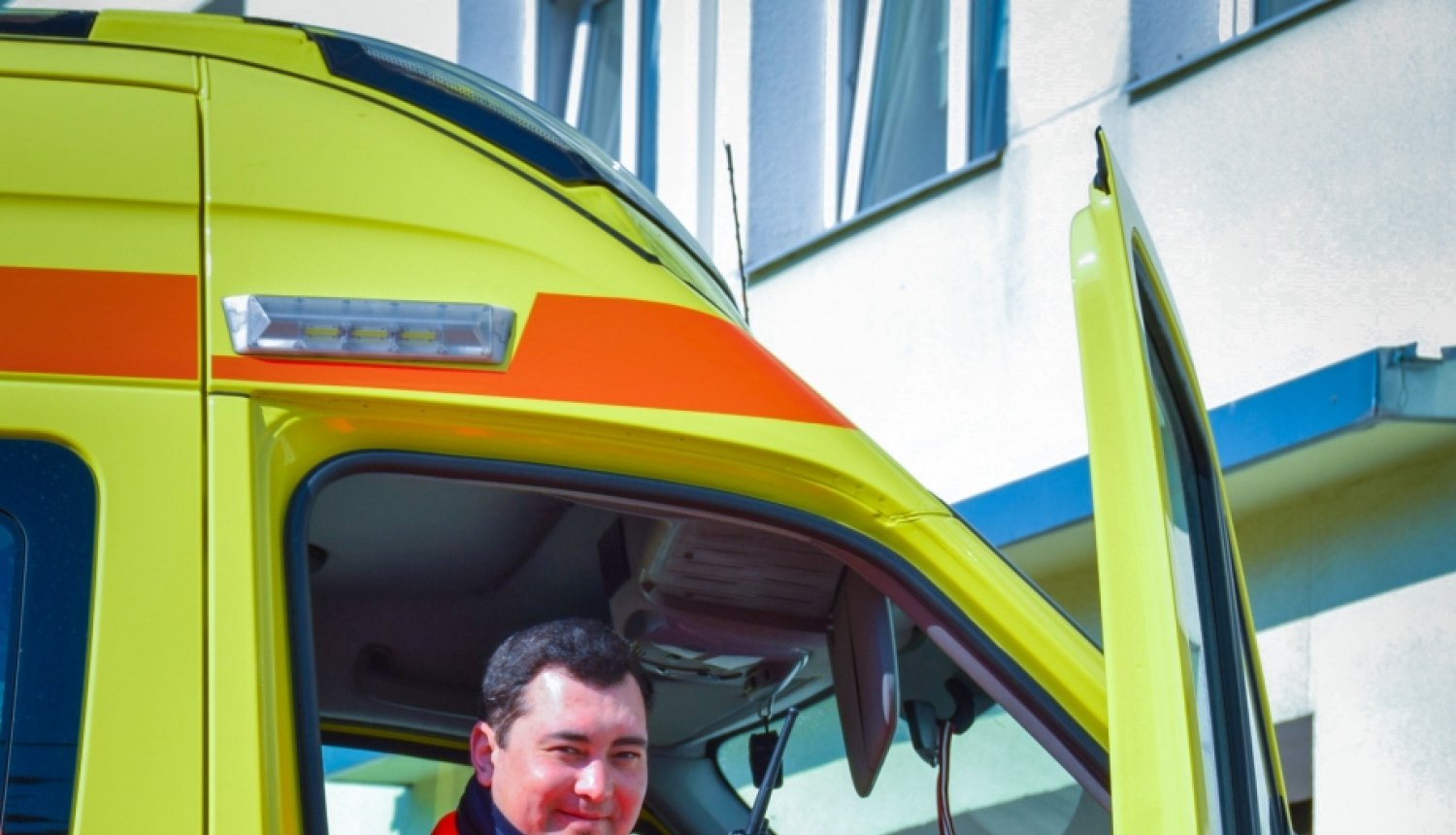 Rustams Junusovs operatīvajā medicīniskajā auto