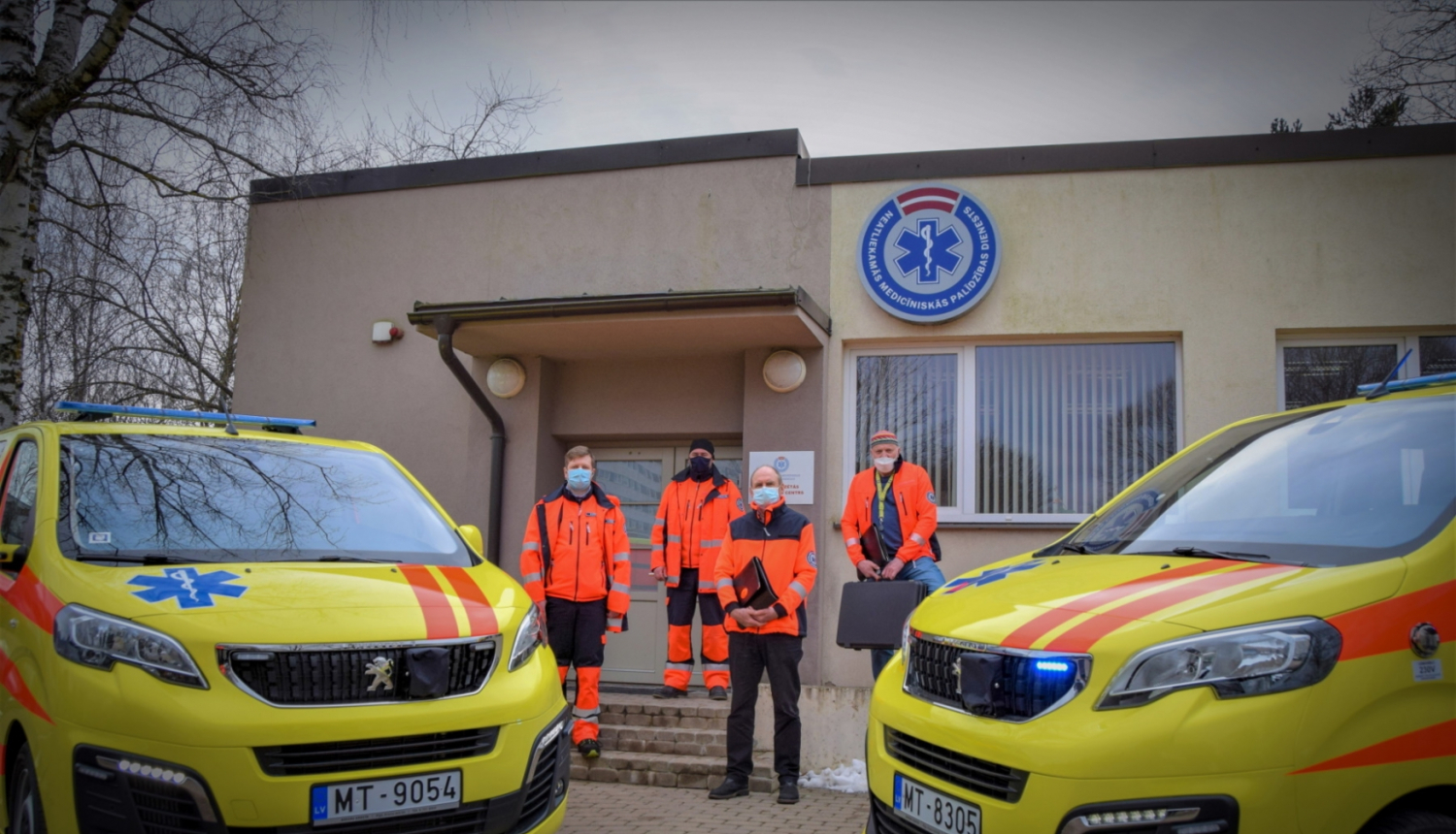 NMPD SMC ārsti un šoferi pie jaunajiem auto