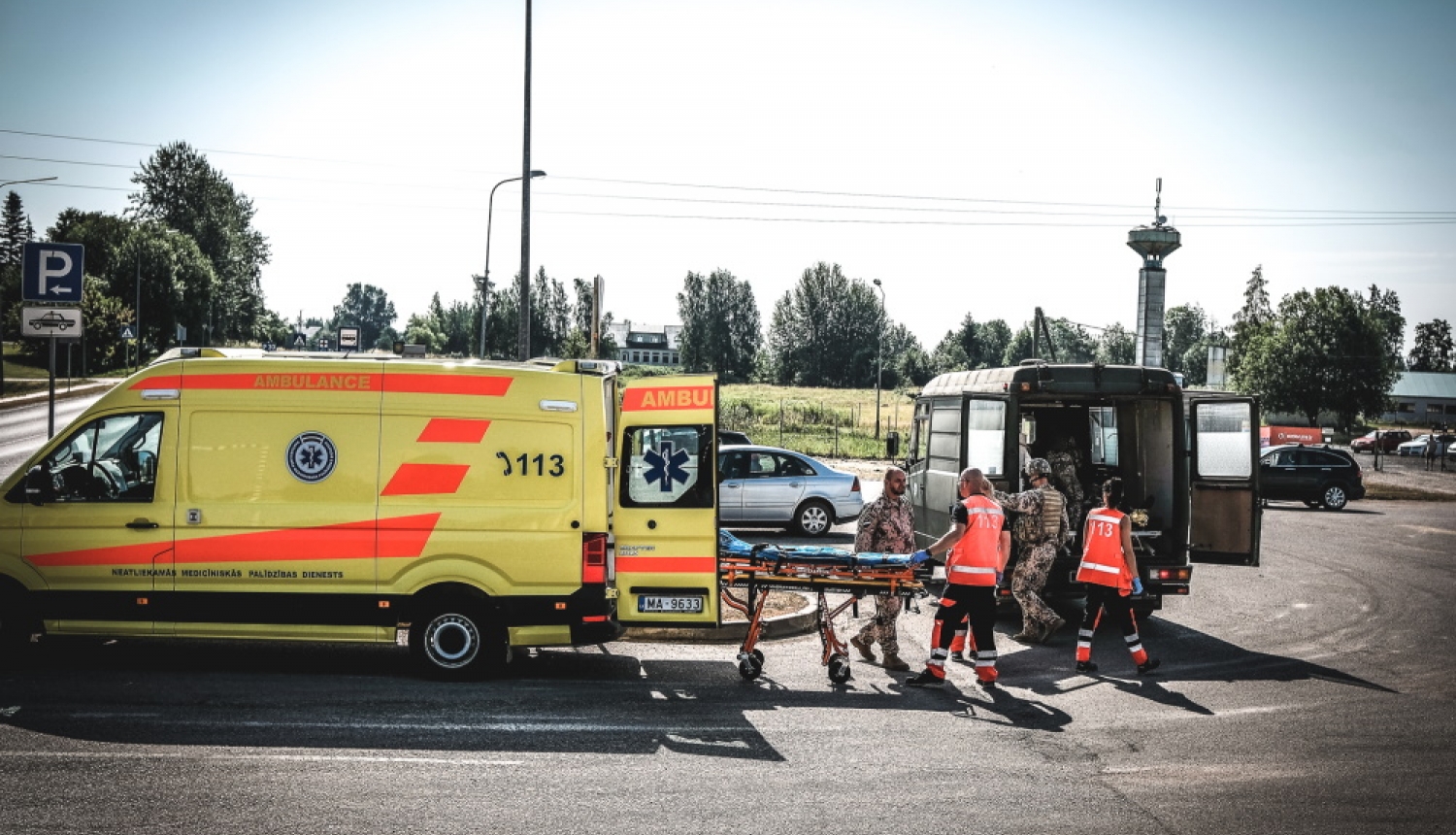 NMPD operatīvais auto, mediķi un Zemessardze