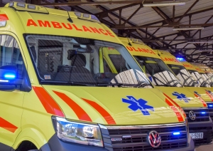Jaunie NMPD operatīvie auto ar ieslēgtām bākugunīm